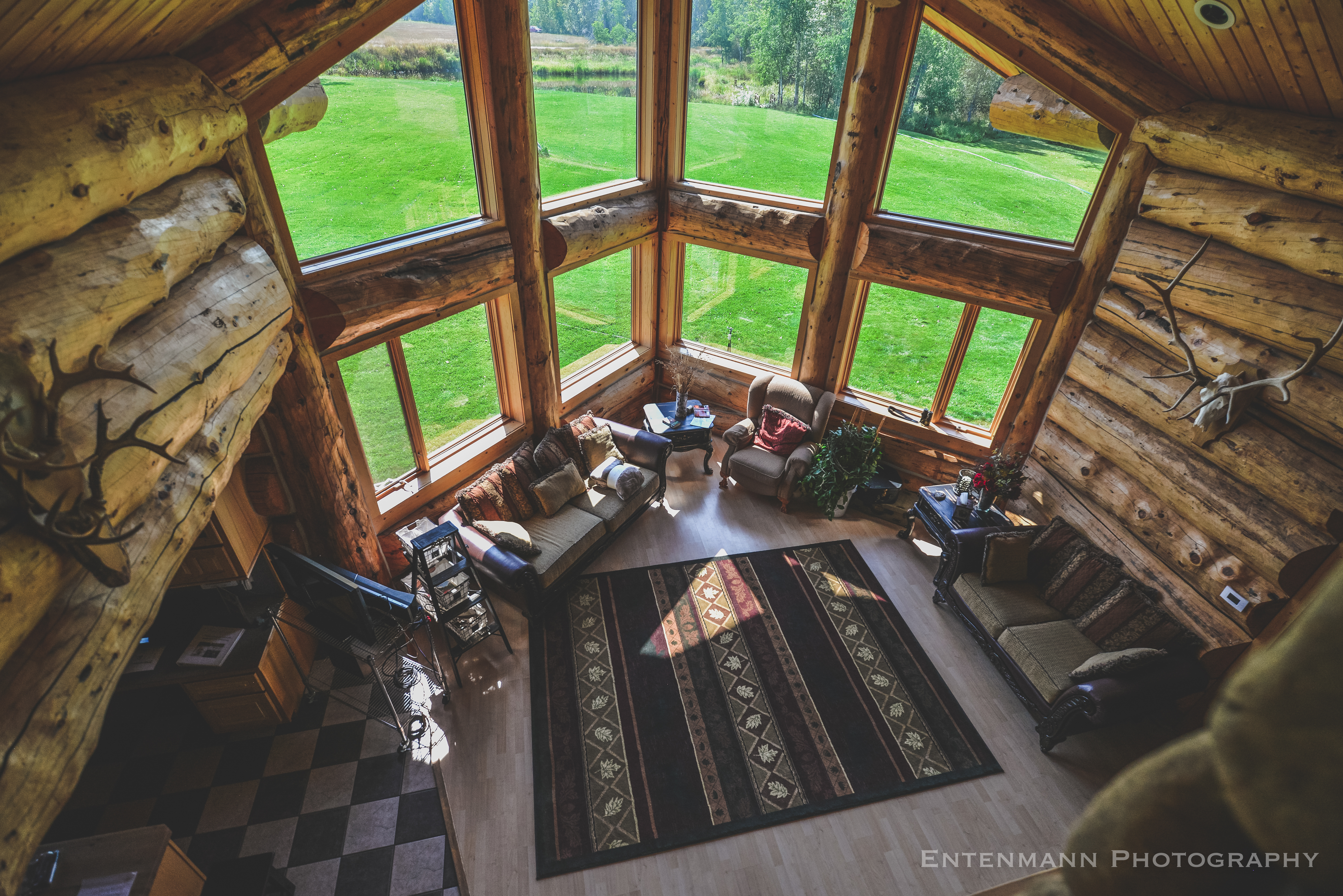 Lodge great room with panoramic mountain views