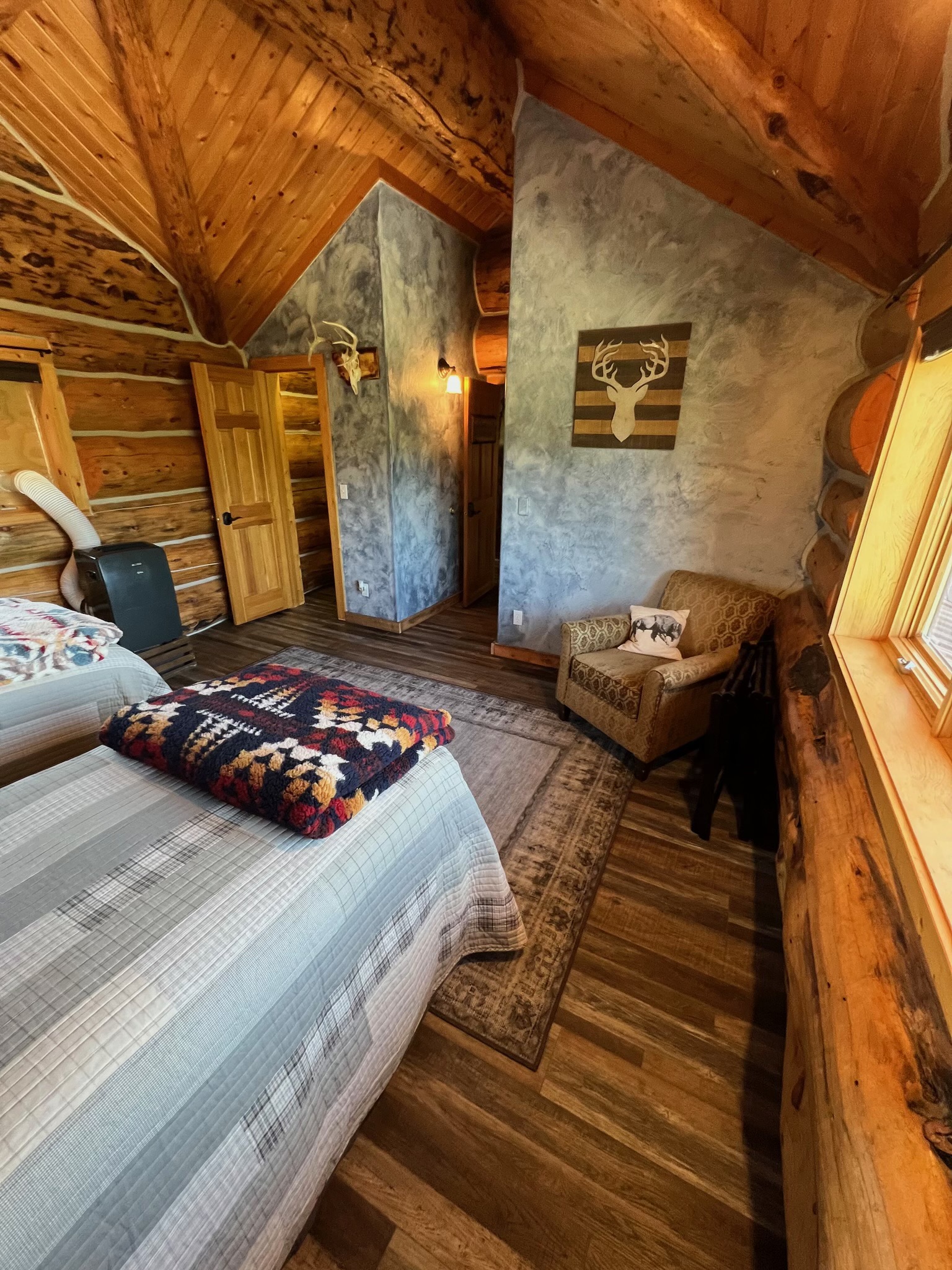 Lodge Double XL Twin guest room