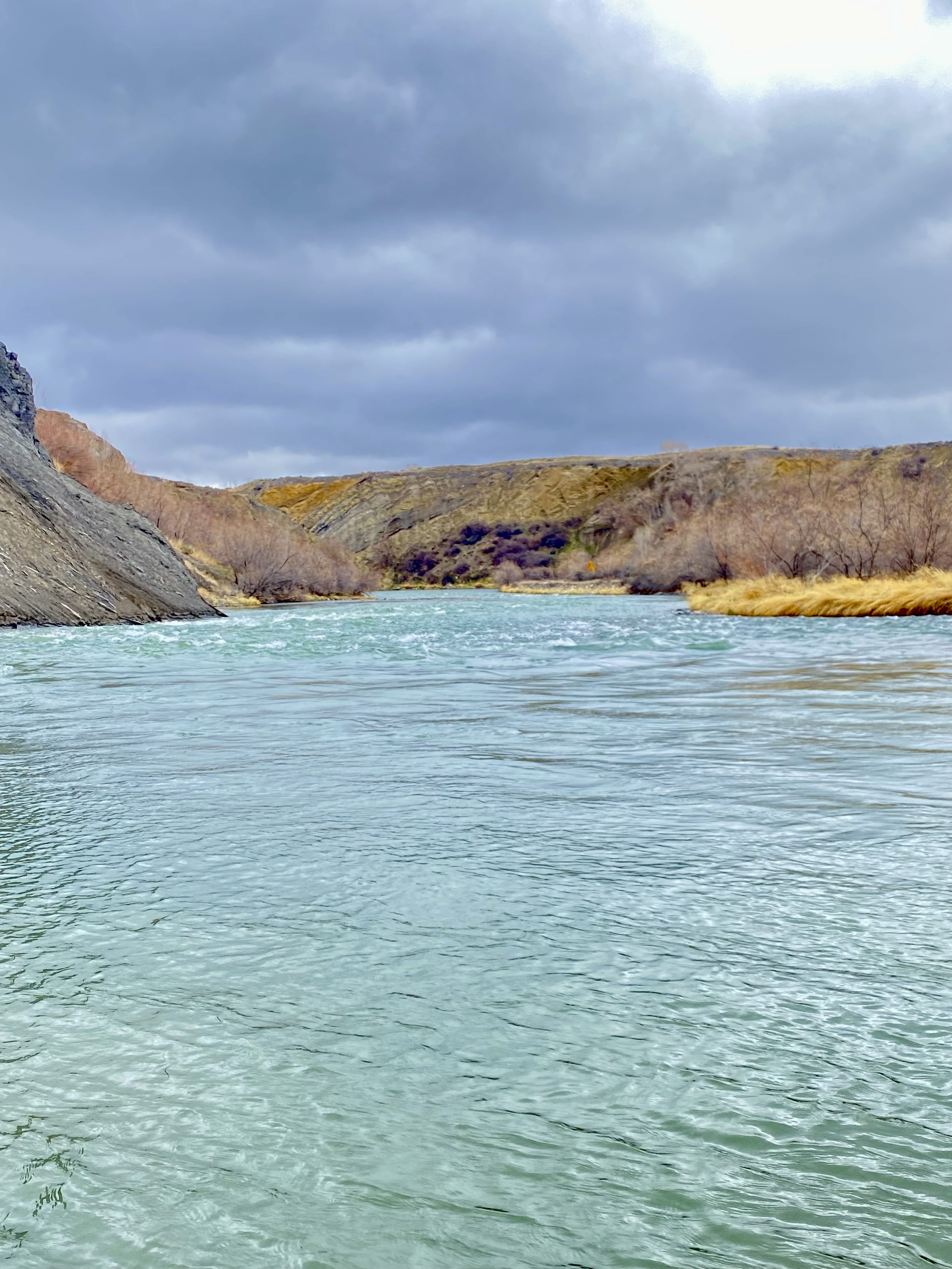 Wide view of the Shoshone canyon and open water